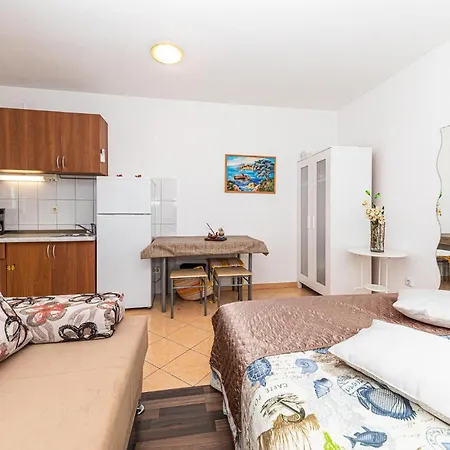 Casa vacanze Cozy In With Outdoor Swimming Pool