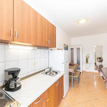 Lovely Home In Vinisce *