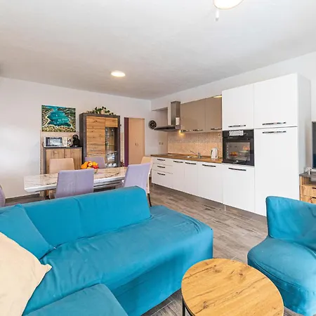 Lovely Home In Vinisce