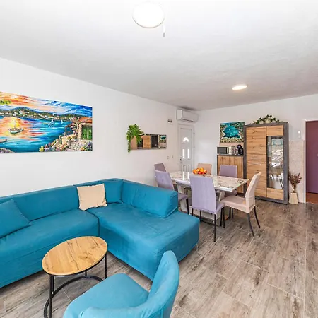 Casa vacanze Cozy In With Outdoor Swimming Pool Vinišće