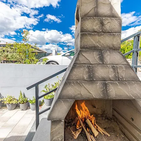 Cozy In With Outdoor Swimming Pool *