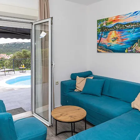 Cozy In With Outdoor Swimming Pool * Vinišće