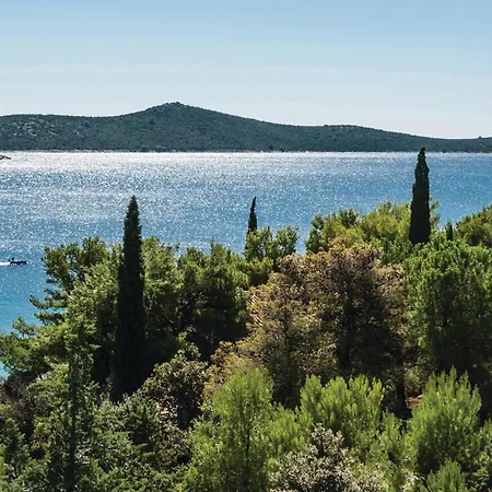 Cozy In With Outdoor Swimming Pool * Vinišće